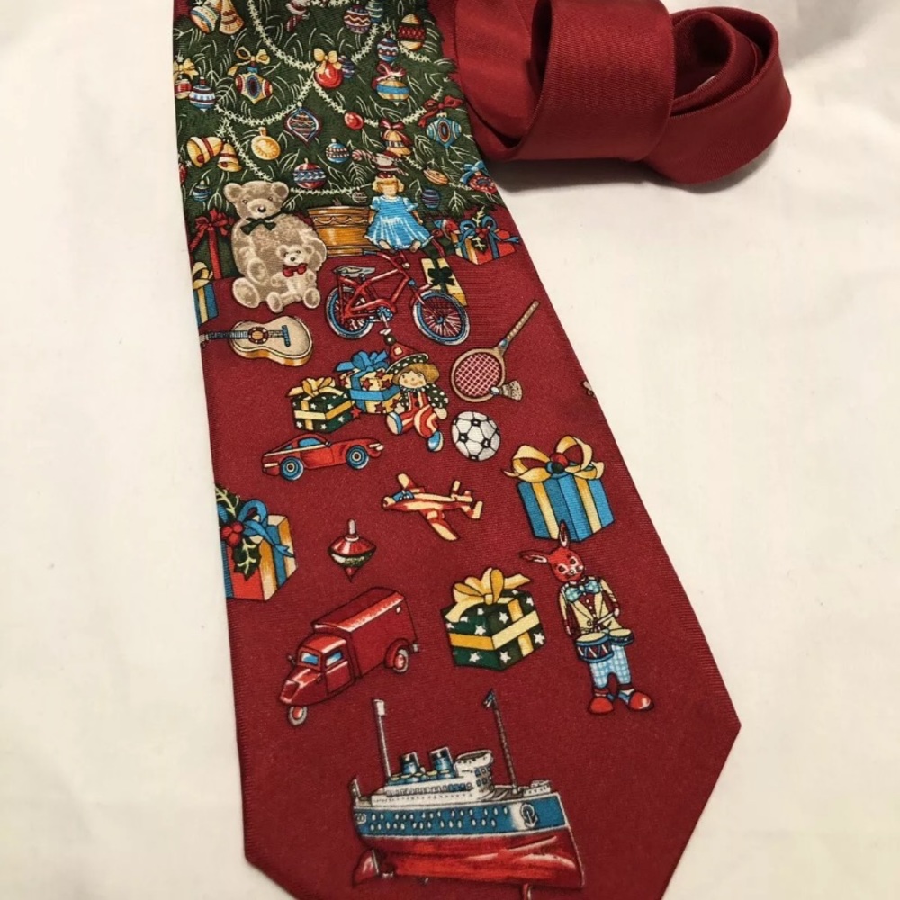 Red And Green Christmas Tree And Toys Silk Tie
